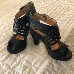 Sofft brand Ohana, chunky black leather shoe.